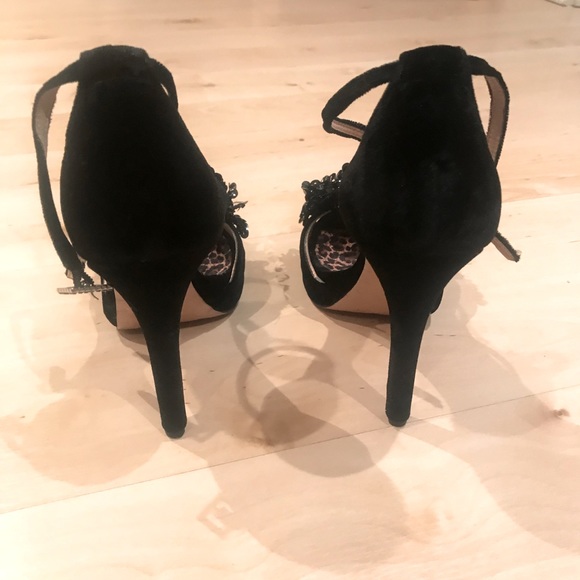 *Like New* Betsey Johnson Black Velvet Sandals - Picture 4 of 5